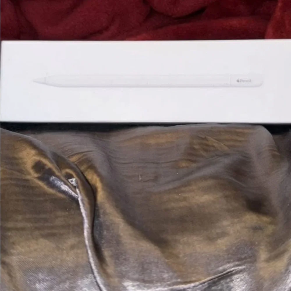 Apple Pencil Box in White